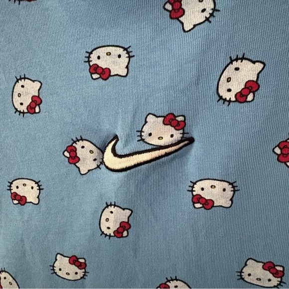 NIKE x HELLO KITTY sz M Tshirt AOP University Blue Short Sleeve DR5519 - Picture 8 of 9